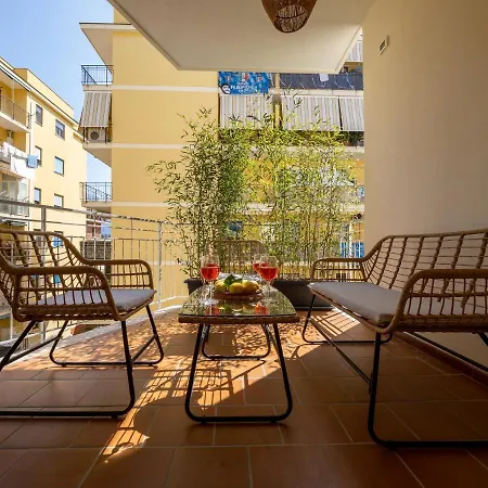 Surya House - Elegant In Apartment Sorrento