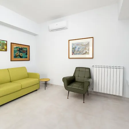 Surya House - Elegant In Apartment Sorrento